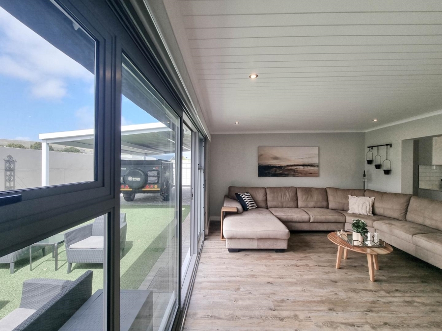 3 Bedroom Property for Sale in Sandbaai Western Cape